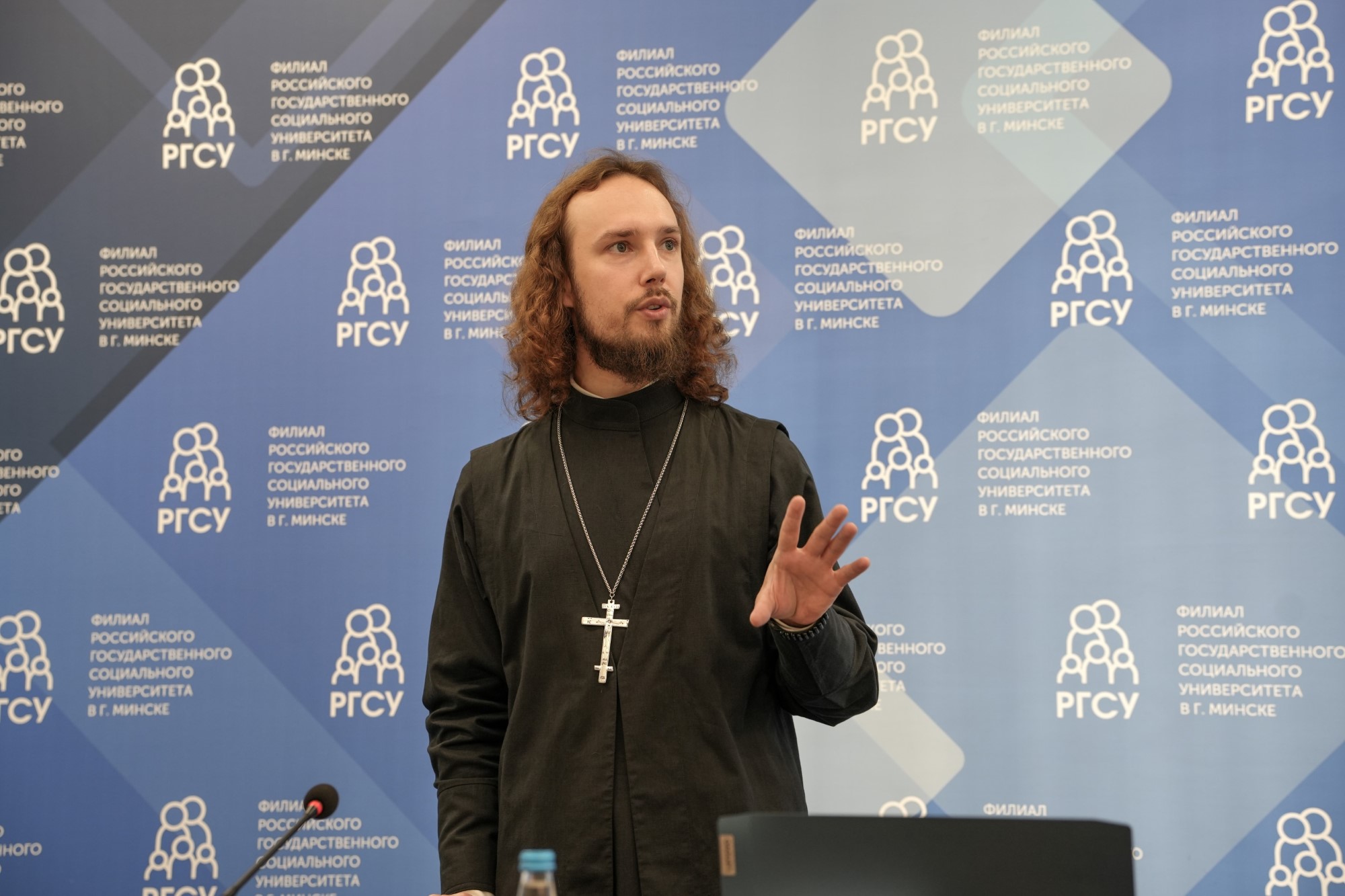 Вера, диалог и размышления: в Филиале состоялась встреча с иереем Давидом Бобровым